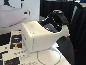 Oculus Riftに視線追跡機能を追加したようなHMDのFOVE
